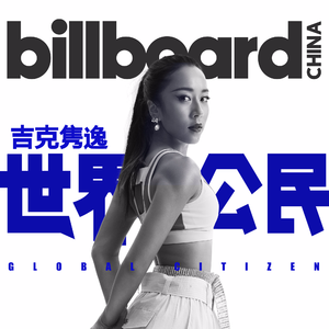 一边洗澡一边被c捏奶头视频
